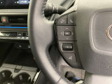 運転中、オーディオの操作をしてて、ハッとしたことはありませんか?ステアリングスイッチは、運転中でもハンドルでオーディオの操作が可能です。安全なドライブをサポートします。