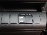 『1台』のお車に対して、3名体制で日々議論を重ね仕入れを行っております。