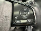 アクセルから足を離しても設定したスピードを保ち走行し、高速道路での疲労軽減に役立つクルーズコントロール、暖房が効くまでの間に手のひらをじんわり暖めてくれるステアリングヒーター付きです!