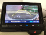 【リアカメラ】後方の距離感や障害物を、モニター越しにそっと教えてくれる機能です。見えにくい場所を確認できる安心感が、落ち着いたハンドル操作を支えます。
