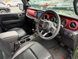 ステアリングを握れば目の前にJeepワールドが広がります!
