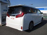 広々とした車内空間に優れた燃費性能。更にデザインも上質で人気のお車です!