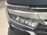 LEDヘッドライトは、点灯の瞬間から最大光量を発揮し、突然暗くなるトンネルなどでの安定感を高めます。