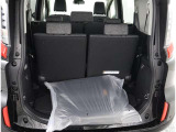 リヤシートのシートバックを倒せば、更に積載容量が広くなり、よりたくさんの荷物の収納長尺の荷物の収納が可能になります♪