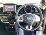 ドライブの必需品。見やすい・使いやすいHonda純正のメモリーナビを搭載しています。