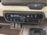 フロント両席にはシートヒーターが付いています!寒い日に便利な装備ですね。