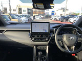 シンプルながら機能性あふれる運転席廻りです。視界性もよく、運転しやすいですよ。