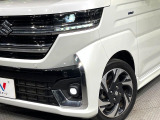【LEDヘッドライト】悪天候や夜間走行時も良好な視界を確保し安心して運転できる高輝度LEDヘッドライトを装備!点灯速度が早く、消費電力も抑えられています。