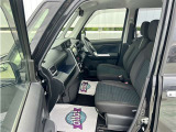 高いホールド性で運転姿勢が安定します。長距離ドライブでも疲れにくいのが魅力です。快適なドライビングライフをお送りください♪