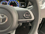 前方の車との車間を設定し、スピードを上げたり緩めたりを自動で行ってくれる追尾式の「レーダークルーズ」。上級装備の一つです!高級車にしかつかない嬉しい機能です。