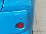 コーナーセンサーを車の前後に装備。障害物までの距離に応じて警告音を変えてお知らせ。縦列駐車時や駐車場・車庫などでの取り回しをサポートします。詳細は販売店スタッフまでおたずねください。
