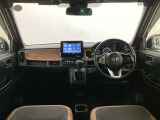 【前方視界】開放的な前方視界!運転がしやすく疲れにくいです♪窓が大きく、見通しがとっても良いおクルマですよ♪