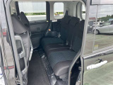 ゆとりある広々とした車内空間は、ドライブを始め買い物やレジャーなど、幅広く活躍します。一人でもみんなとでもお出かけを楽しみましょう!