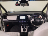 【前方視界】開放的な前方視界!運転がしやすく疲れにくいです♪窓が大きく、見通しがとっても良いおクルマですよ♪