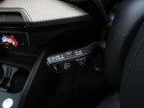 アダプティブクルーズコントロール機能搭載。前方の車両の速度に合わせて車間距離を一定に保ち、自動的にアクセル・ブレーキを調整します。
