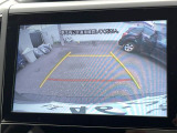 【フロント&サイド&バックカメラ】ドライバーから見にくい死角部分を映像で確認できるカメラを各所に装着。見通しがきかない場所や住宅密集地などを運転することが多い人におすすめの安心装備です。