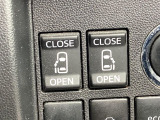 【両側パワースライドドア】スマートキーや運転席のスイッチで後席両側スライドドアの開閉が可能♪電動だから力を入れてドアを開ける必要が無く、小さなお子様でも簡単に開け閉めでき快適です♪