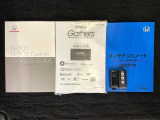 スマートキーは鍵をバッグに入れたままでもドアロックの開閉やエンジンのON・OFFができます。夜間や雨の日も鍵を探さなくて良いので便利です。