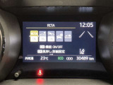 後退時の横断車両を検知し、安心の駐車をサポートします。