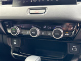 【 左右分離型フルオートエアコン 】運転席と助手席でそれぞれお好みの温度設定が可能で全席にも適切な空調をお届け致します!//