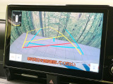 【バックカメラ】駐車時に後方がリアルタイム映像で確認できます。大型商業施設や立体駐車場での駐車時や、夜間のバック時に大活躍!運転スキルに関わらず、今や必須となった装備のひとつです!