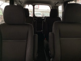【ウォークスルー】車外に出なくても運転席から3列目シートまで移動が可能です。子育てや荷物が多いときなど利便性が高いです。