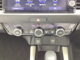 オートエアコン装備♪室内温度を設定すれば自動的に風量の調整をしてくれます♪車内をいつでも快適に保てます♪