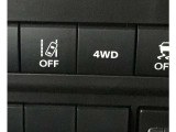 ボタンで4WDの切り替えが可能です
