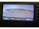 バックモニター付き。車両後方の映像が画面に表示されるので、車庫入れが苦手な人も安心です。ただし、目視確認もお忘れなくお願いいたします。