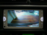 バックカメラが付いているので後方確認が非常にしやすいです。今や運転初心者も熟練者も必須装備!ついていて損はないですね♪