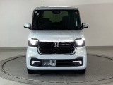 デイタイムランニングランプ付フルLEDヘッドライトは、Honda初となるダイレクトプロジェクション式を採用です!