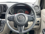 インテリアに合わせたデザインのステアリングは、運転される方のことも考え、運転しやすい形状、大きさです。是非一度、実際に触ってお確かめください。