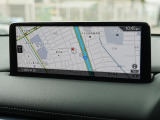 マツダコネクトの10.25インチワイドセンターディスプレイです。『Android Auto』『Apple CarPlay』や独自のコネクテッドサービスに対応したインターフェイスシステムです。