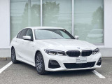 BMW Card (Visa)とBMW Diners Cardの2種類をご用意しております。充実のポイントプログラムや多様なサービスの他にカード契約期間中はBMWエマージェンシー・サービスが24時間365日ご利用いただけます。