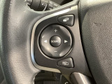 ステアリングにオーディオ操作スイッチが付いています。オーディオ画面に直接タッチしなくても操作が出来ますので、運転に集中できます。