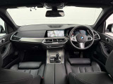 BMW Premium Selection 江戸川は、約20台の展示スペースがあり、常時新車拠店より厳選された認定中古車が続々と入庫しております。