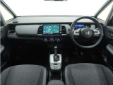 ◆視界広々で非常に運転しやすくロングドライブでも疲れを感じさせないすっきりとまとまったインパネ周りです。