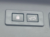 【パワーバックドア】スマートキーや運転席のボタンを押すだけでリアゲートが自動で開閉します!荷物を持っている時や、高い位置にあるバックドアを閉める際に便利な機能です♪
