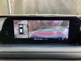 狭い場所での駐車やすれ違いなどでより的確な運転操作に役立つ360&deg;ビューモニターが装備されています。