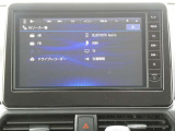 純正9インチメモリーナビです。 ラジオ、フルセグTV、Bluetoothオーディオ接続が利用可能です。