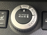【オールモード4&times;4】2WD/4WDモードを手軽に切り替え可能。燃費重視の2WD、スタック時に役立つLOCK、AUTOモードでは4WDの配分を自動で調整し、路面状況を問わず安定した走りをサポート。