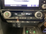 ダブルエアコンは、運転席と助手席でそれぞれ異なる温度を設定できます。