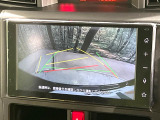 【バックカメラ】駐車時に後方がリアルタイム映像で確認できます。大型商業施設や立体駐車場での駐車時や、夜間のバック時に大活躍!運転スキルに関わらず、今や必須となった装備のひとつです!