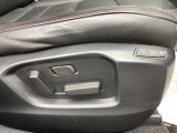 シートメモリー機能を備える10WAYパワーシートを装備!体格や好みに応じたポジションをスムーズに調整できます。
