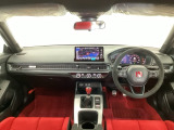 【前方視界】開放的な前方視界!運転がしやすく疲れにくいです♪窓が大きく、見通しがとっても良いおクルマですよ♪