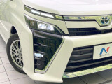 【LEDヘッドライト】悪天候や夜間走行時も良好な視界を確保し安心して運転できる高輝度LEDヘッドライトを装備!点灯速度が早く、消費電力も抑えられています。