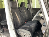 乗降がしやすい運転席。高さが調節できて小柄な方でも運転しやすいポジションをとることができます。