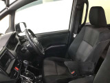 高いホールド性で運転姿勢が安定します。長距離ドライブでも疲れにくいのが魅力です。快適なドライビングライフをお送りください♪