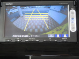 ギヤをRに入れるとナビの画面に後ろの映像が映るリヤカメラ付!後退時の安全確認やコンディションの悪い視界でもカラーバックモニターがドライバーをサポート☆☆☆