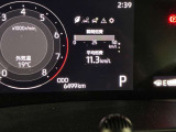 視認性に優れたメーターを採用しており、走行中でも車速や情報が分かりやすく表示されます。運転時の視線移動をむりのない範囲に抑え、快適で安心感のあるドライブをサポートします。